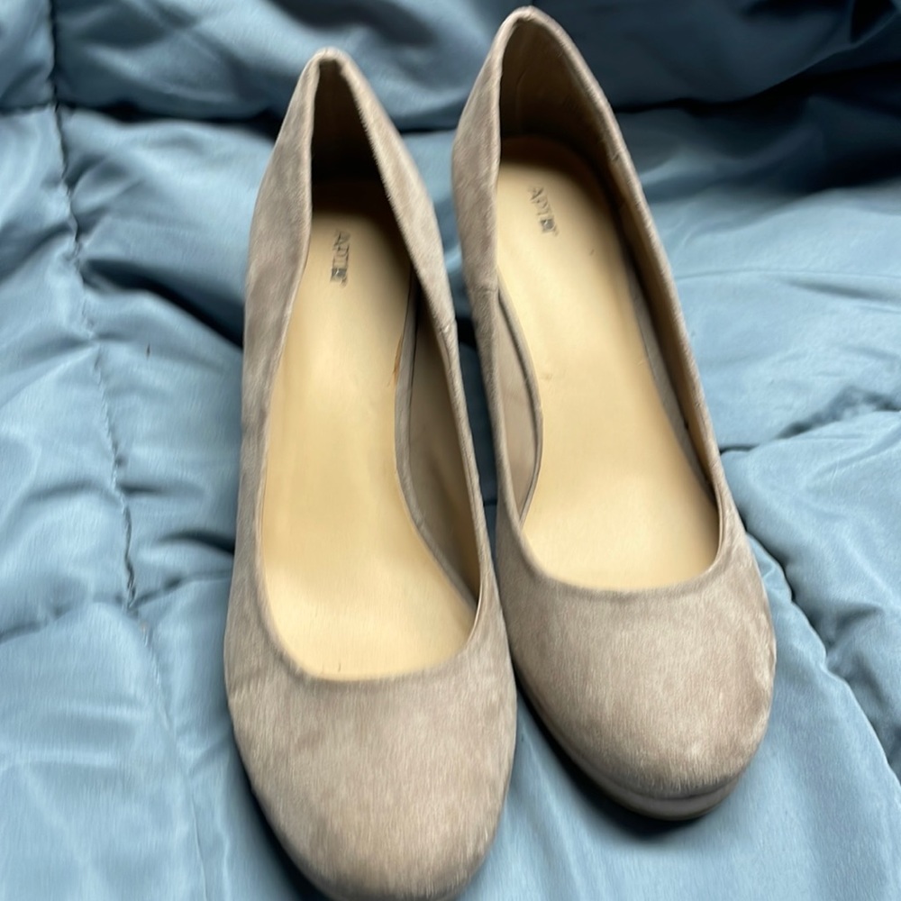Apt 9 Womens suede wedges